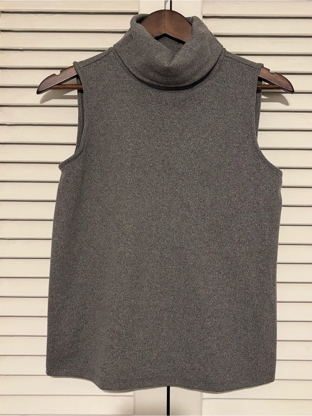 Simply Vera Vera Wang Grey Sleeveless Turtleneck Top